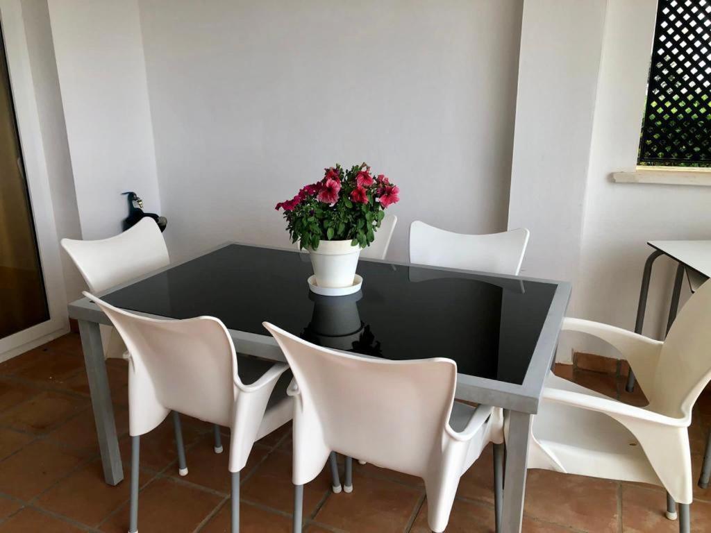 VILLA LIFE . Precioso Bajo frente Piscina Sucina Exterior foto