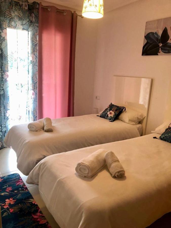 VILLA LIFE . Precioso Bajo frente Piscina Sucina Exterior foto